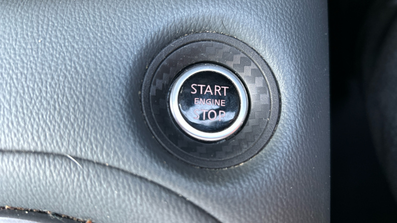 Nissan Juke 1.0 DiG-T N-Connecta 5dr Petrol Hatchback